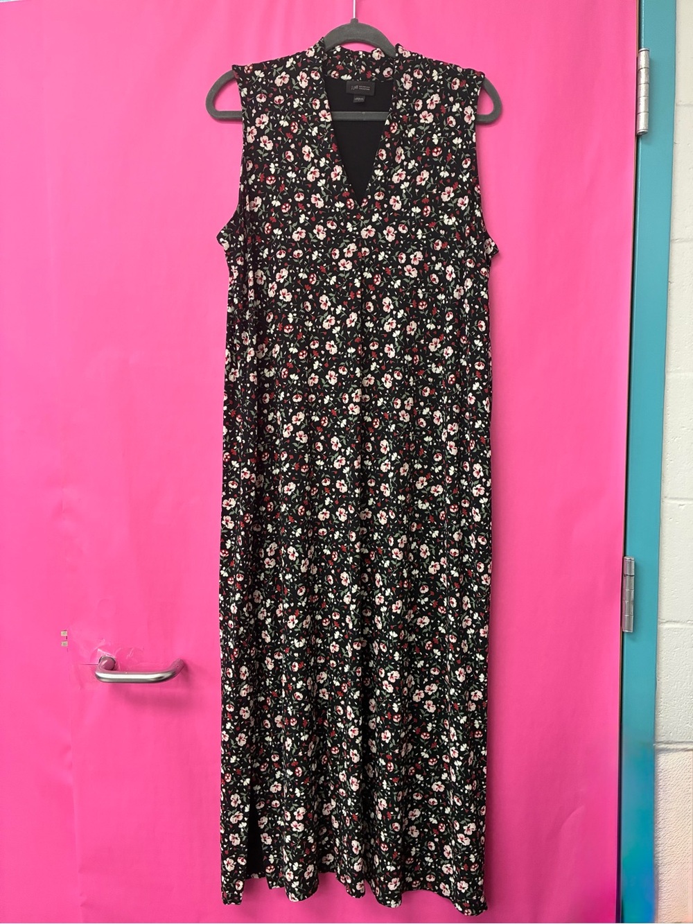 J. Jill Black Sleeveless Floral V-Neck Maxi Dress
